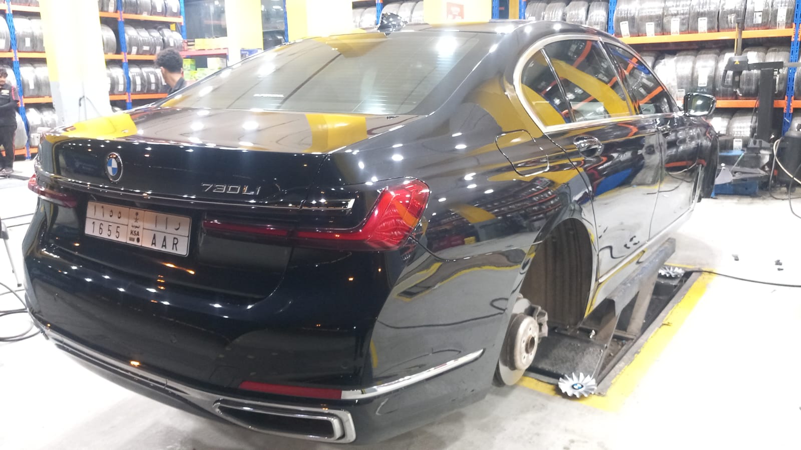 تركيب إطارات وضبط ميزان سيارات BMW الفئة السابعة (730Li)